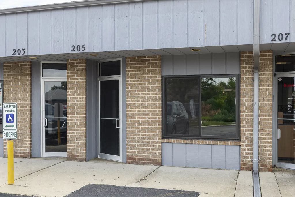 27w205 Geneva Road, Winfield