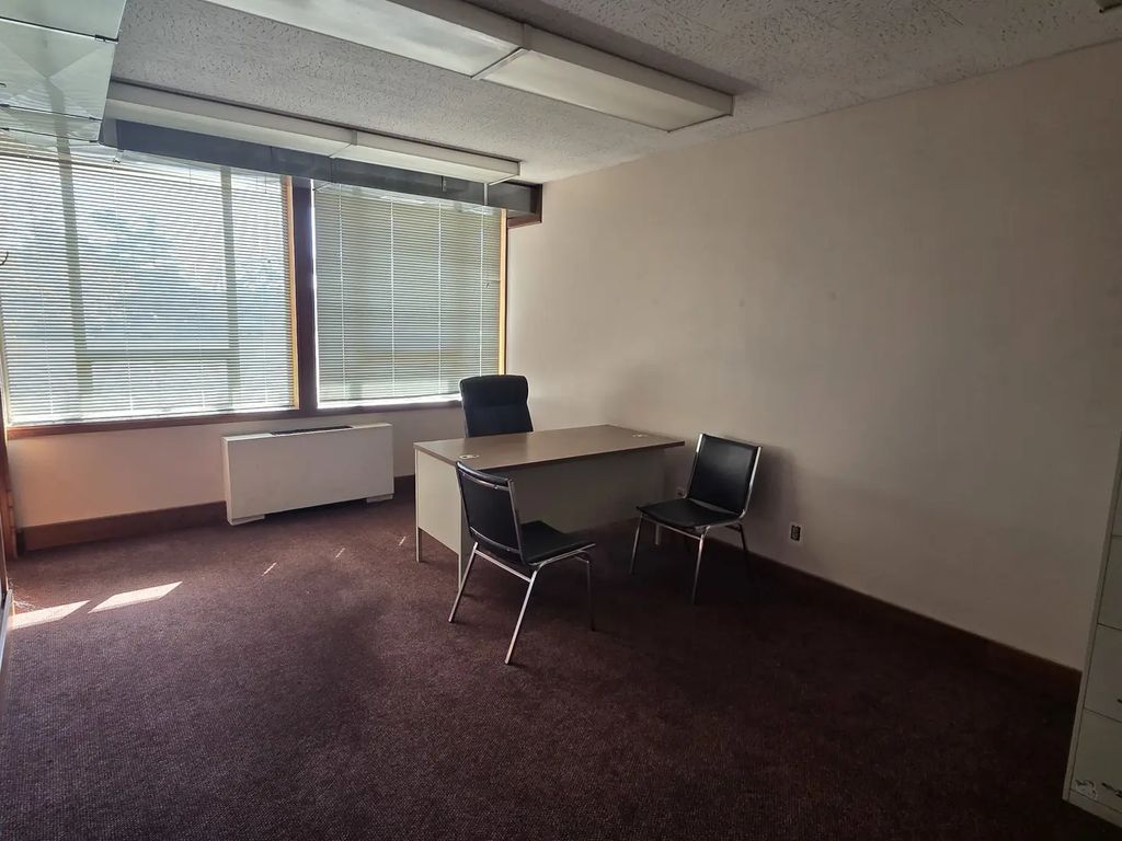 1400 W Anthony Drive 102, Champaign
