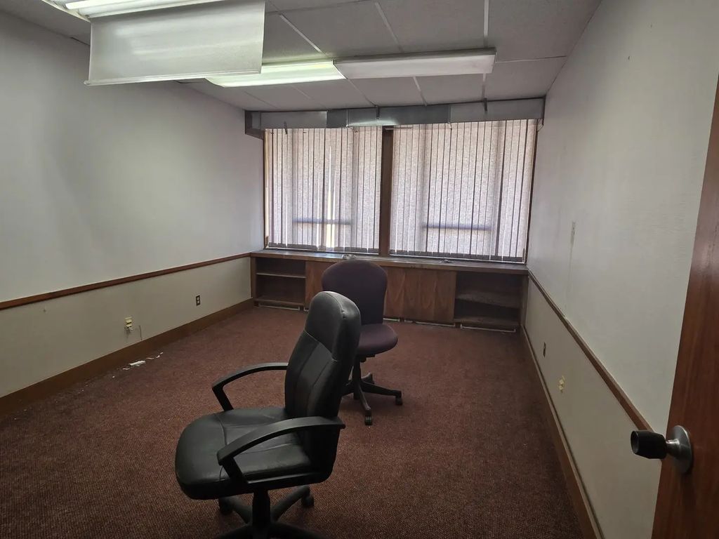 1400 W Anthony Drive 114, Champaign