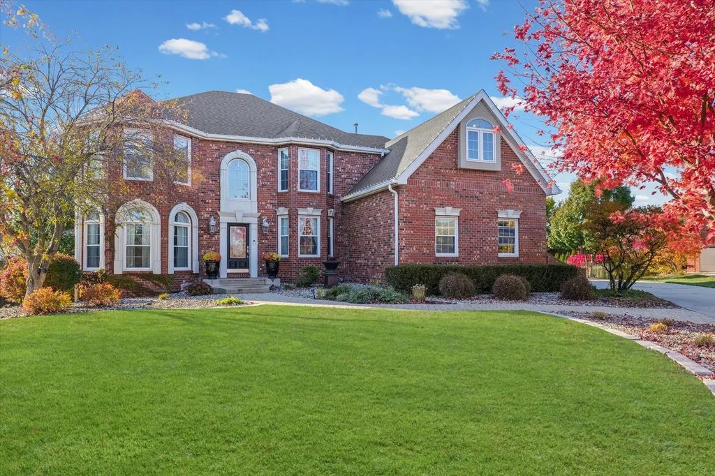 1 Windsong Way, Bloomington