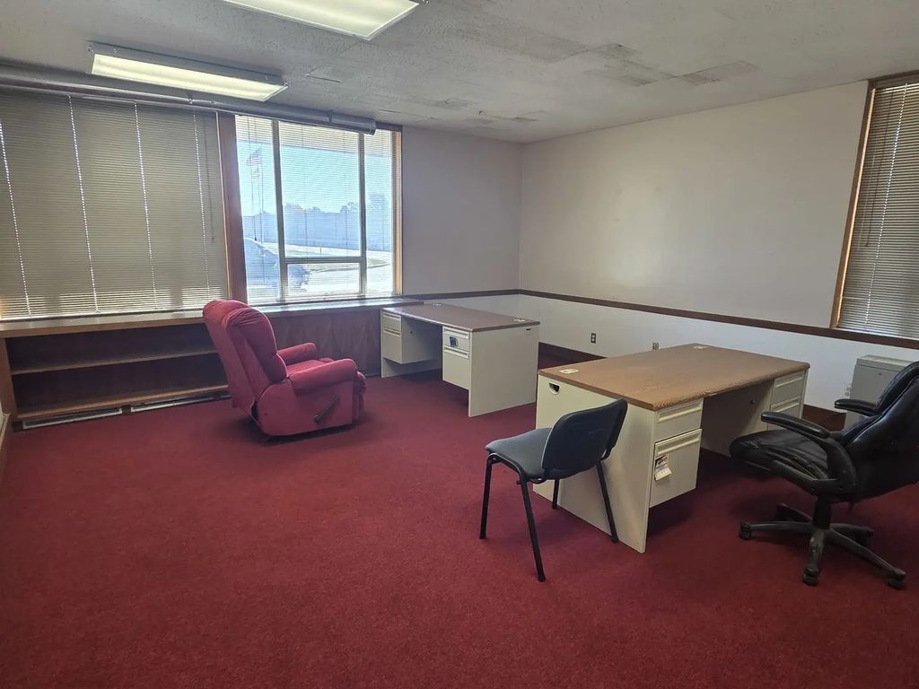 1400 W Anthony Drive 105, Champaign