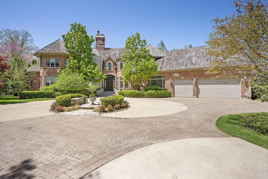 1890 Robinwood Lane, Riverwoods