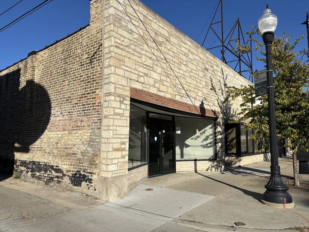 4212 W Irving Park Road, Chicago
