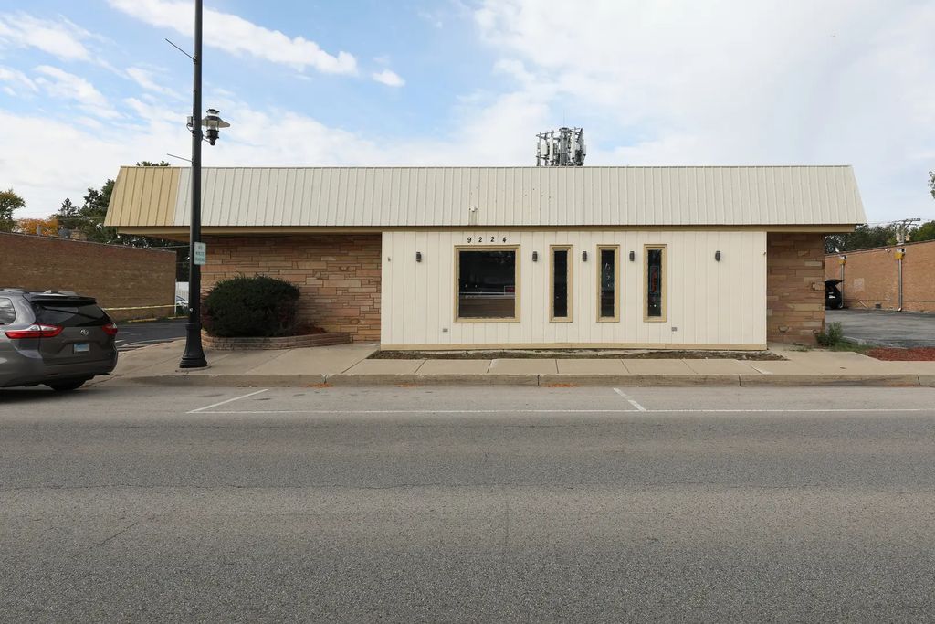 9224 Waukegan Road, Morton Grove