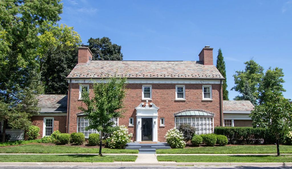 1402 Lathrop Avenue, River Forest