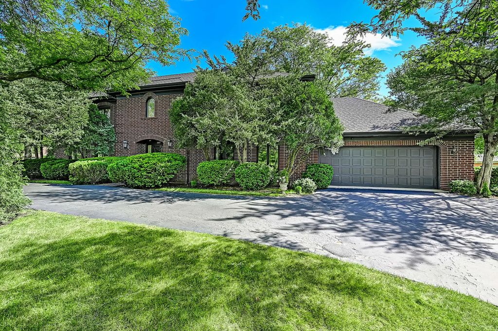 107 Stirrup Lane, Burr Ridge
