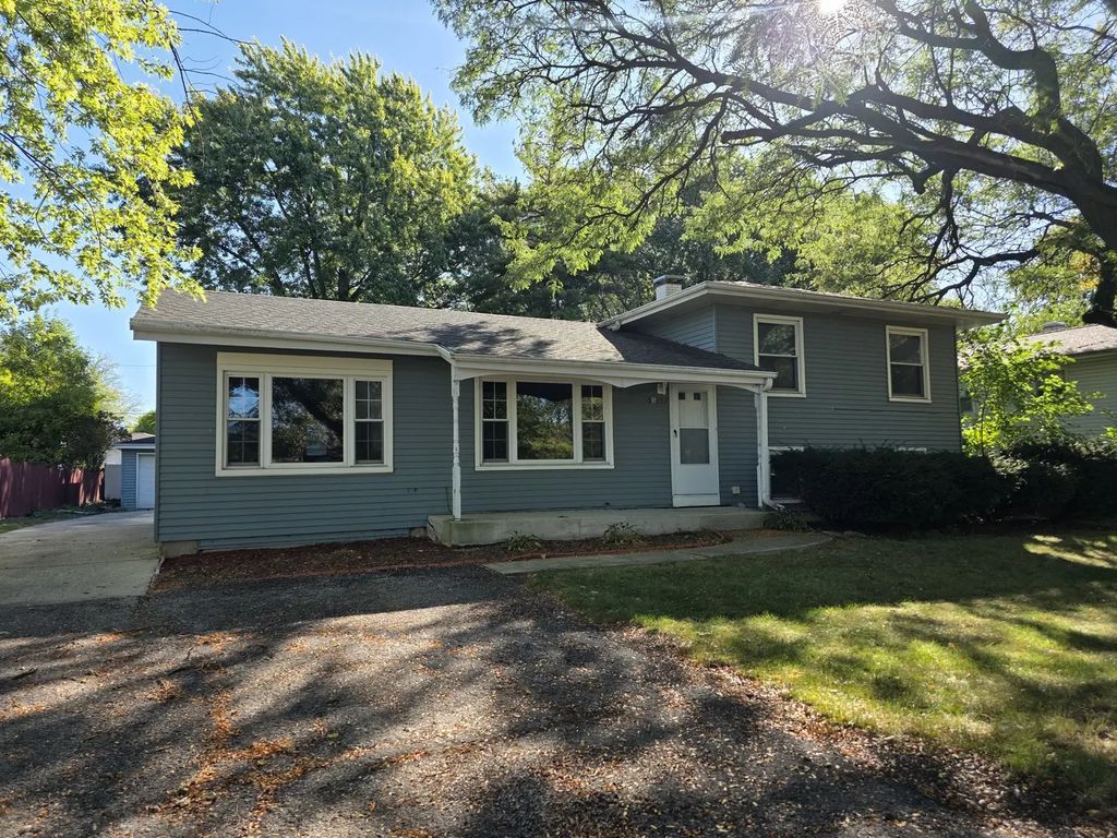 5s353 Stewart Drive, Naperville