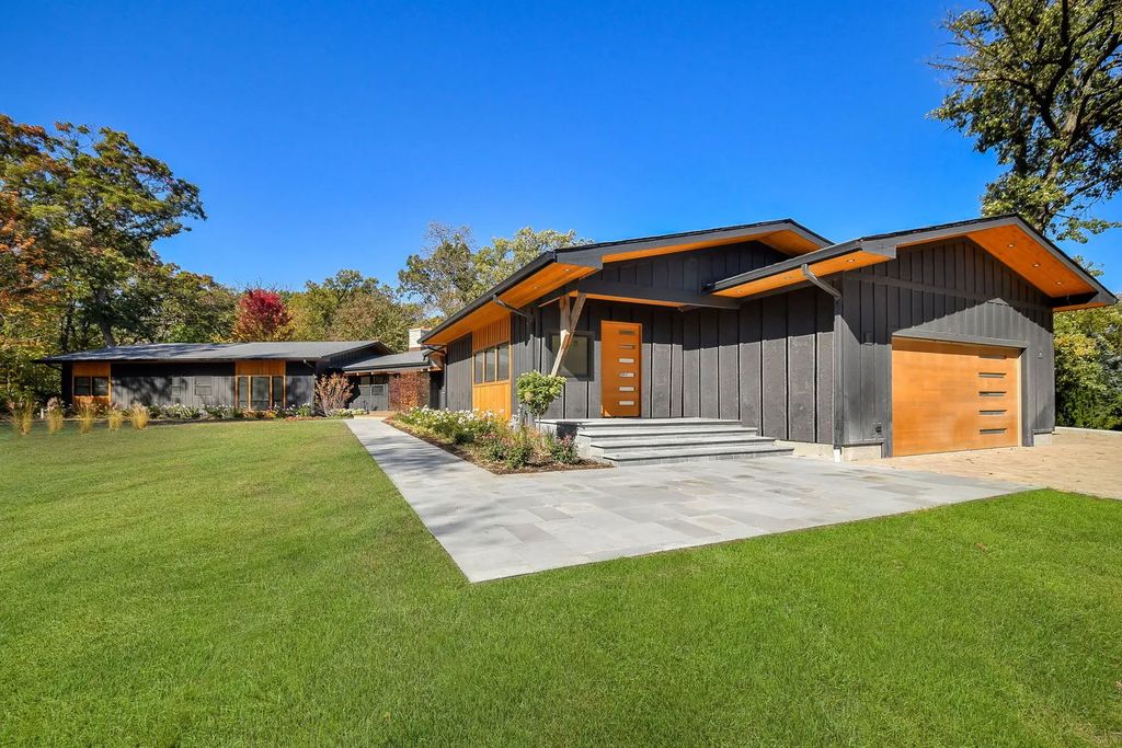 29w520 Schick Road, Bartlett
