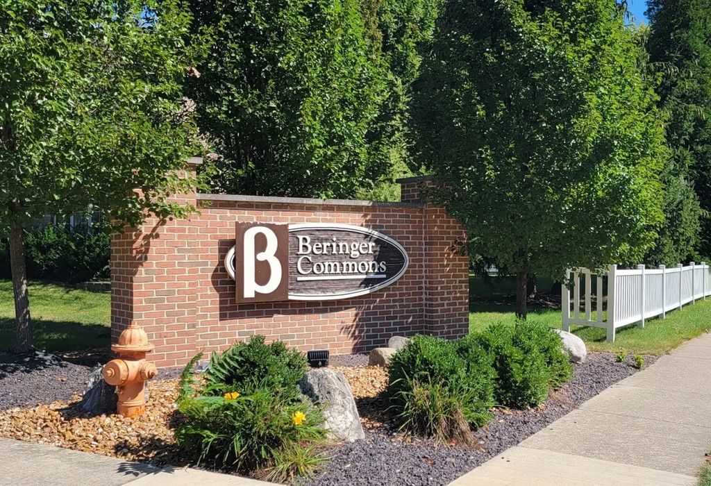 501 N Beacon Hill Circle, Urbana