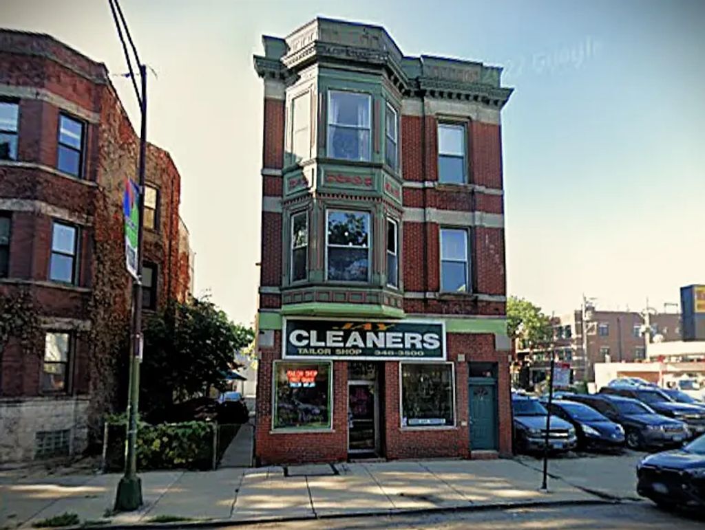 1953 W Roscoe Street, Chicago