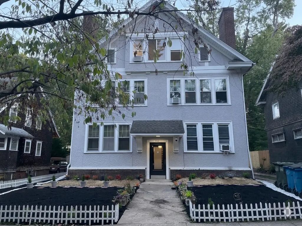 709 W Nevada Street, Urbana