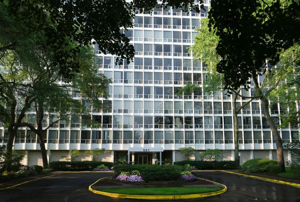 601 E 32nd Street 400, Chicago, 60616