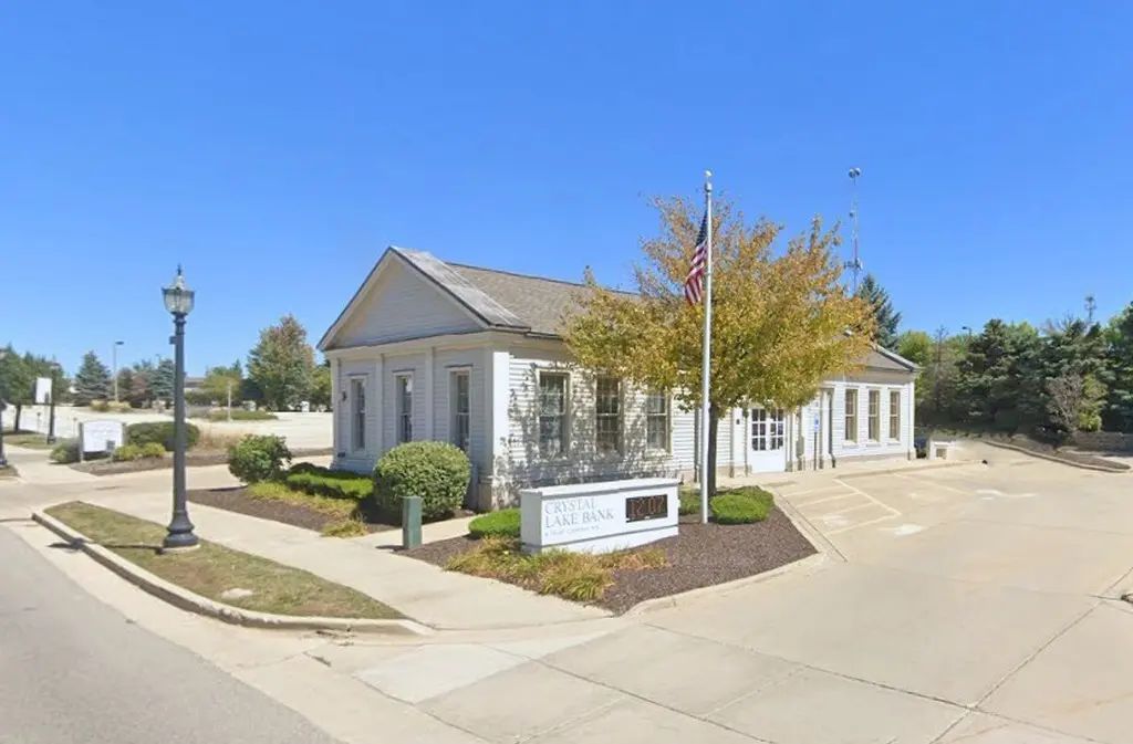 27 N Main Street, Crystal Lake