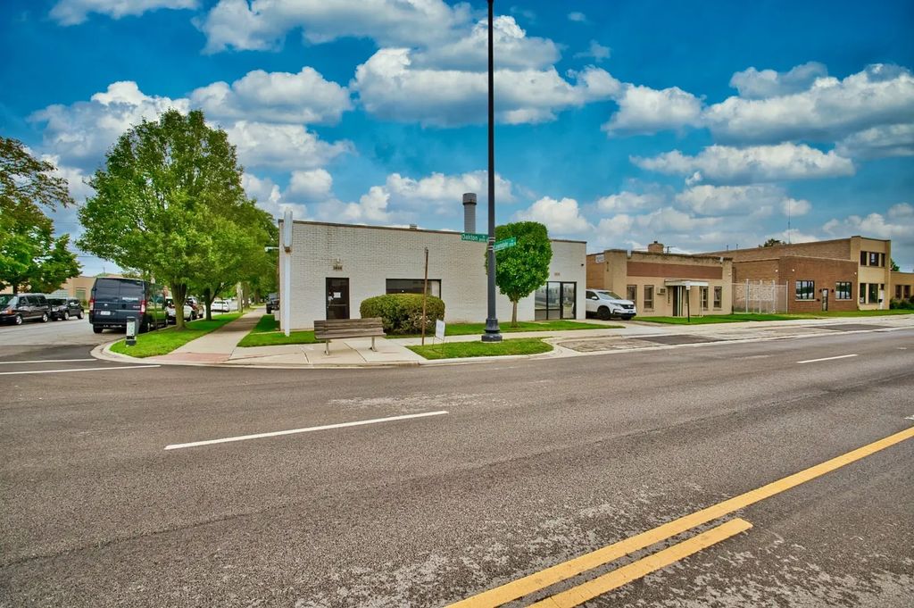 3654-3656 Oakton Street, Skokie