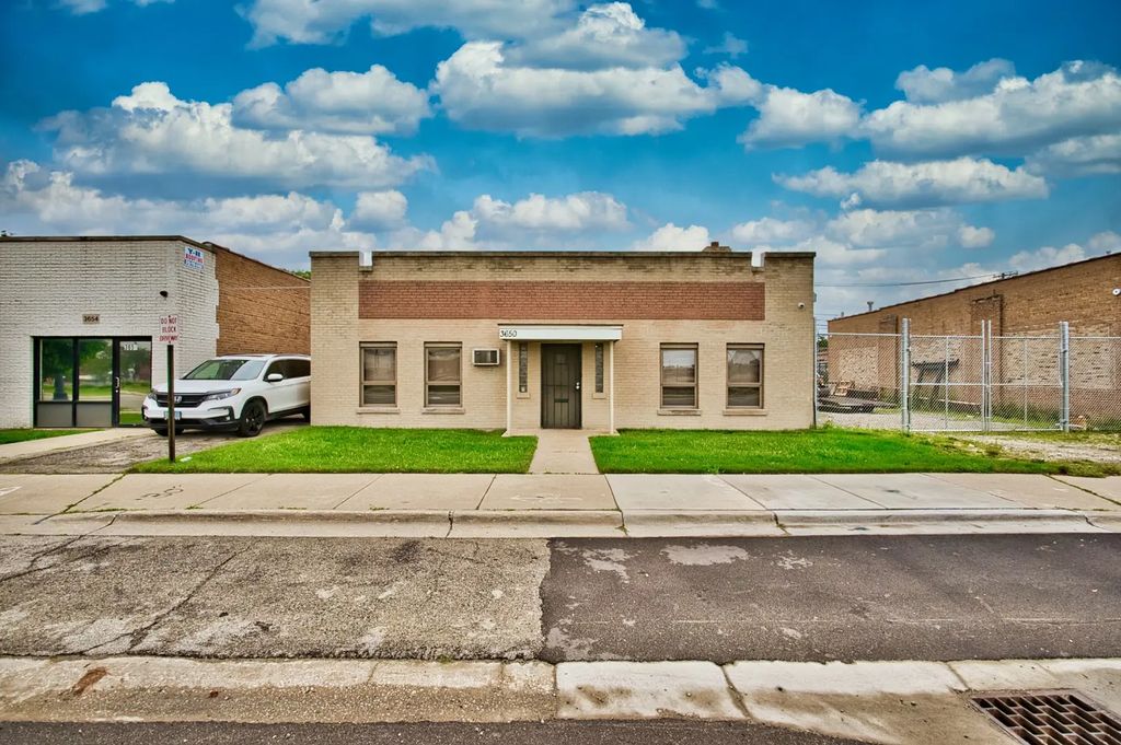 3650 Oakton Street, Skokie