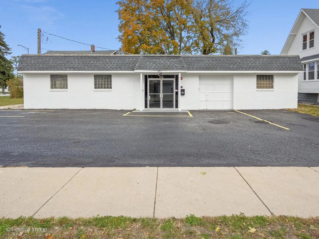 351 N York Road, Elmhurst