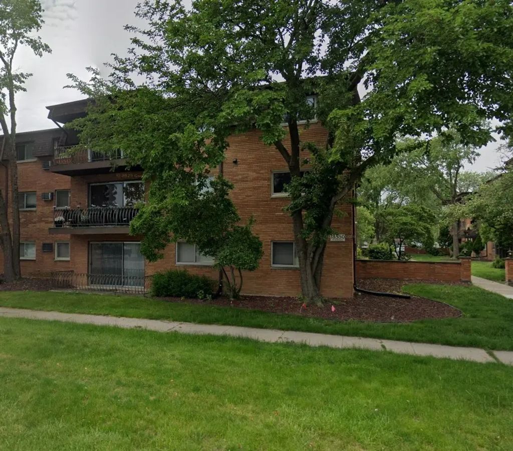 18550 Torrence Avenue 19, Lansing