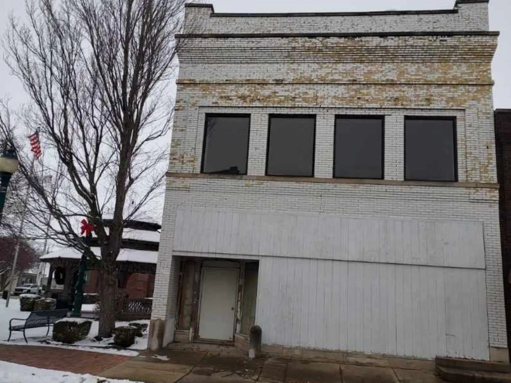 106 E Sale Street, Tuscola
