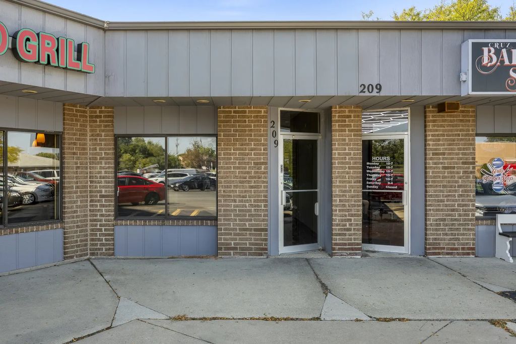 27w209 Geneva Road, Winfield