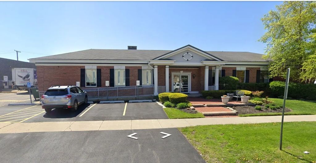 7040 N Ridgeway Avenue, Lincolnwood