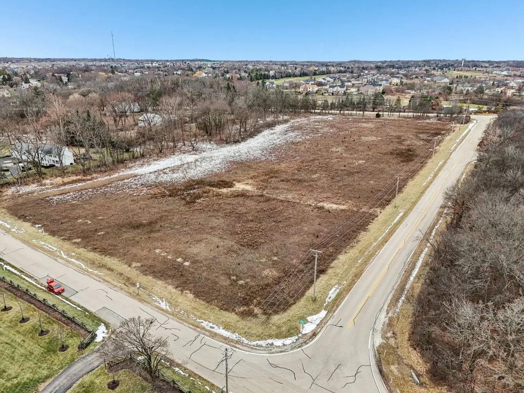 21707 W Lakeview Parkway, Mundelein