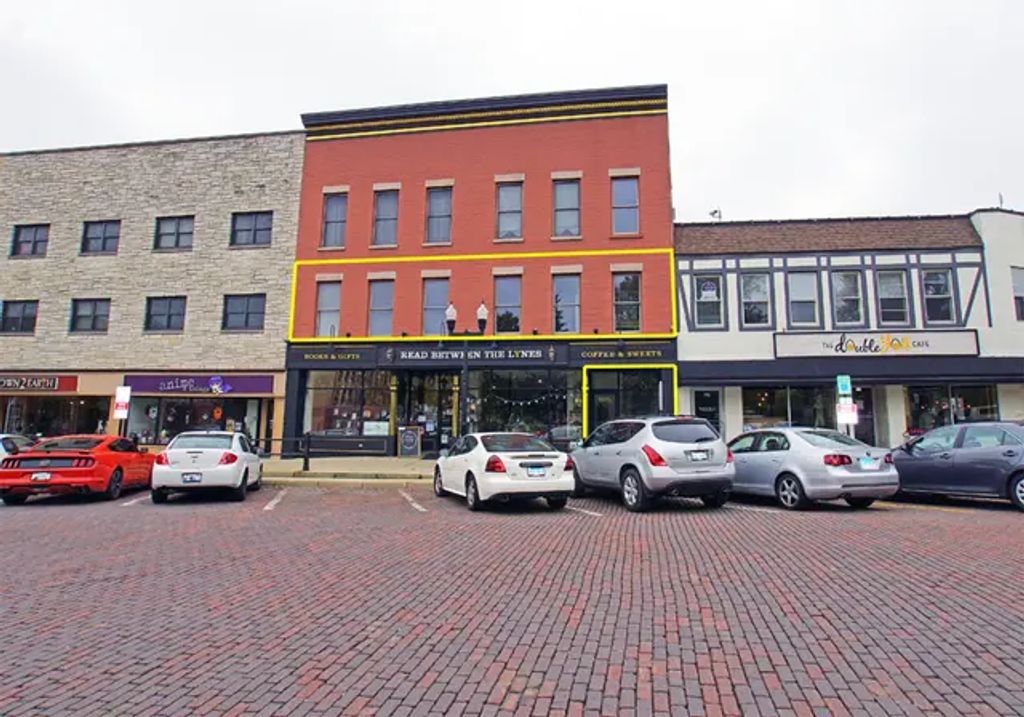 111 E Van Buren Street A, Woodstock