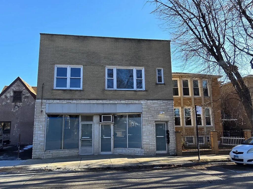 3051 N Austin Avenue 1r, Chicago