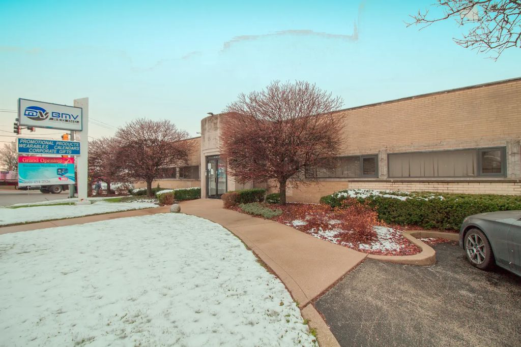 5900 S Archer Road 123, Summit