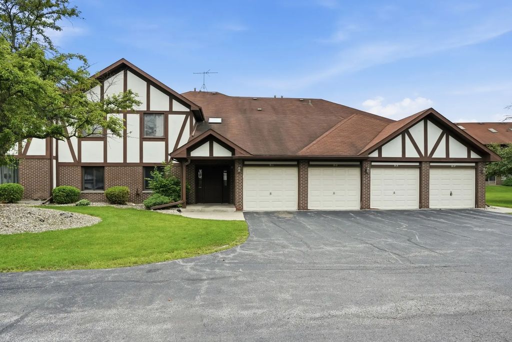 917 Patricia Lane 917, Crete