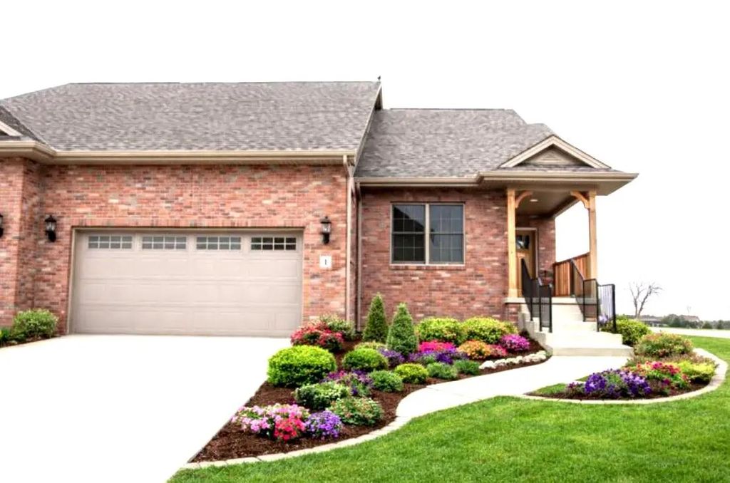 1 Saint Ivans Circle, Bloomington