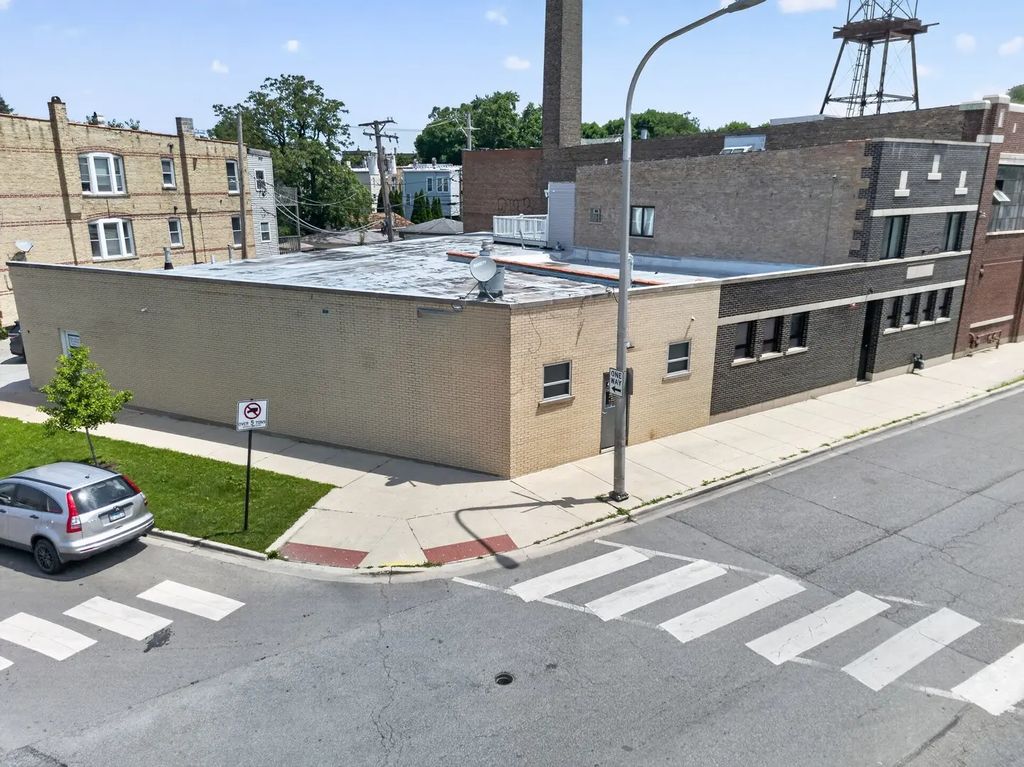 4122 W Grand Avenue, Chicago, 60651