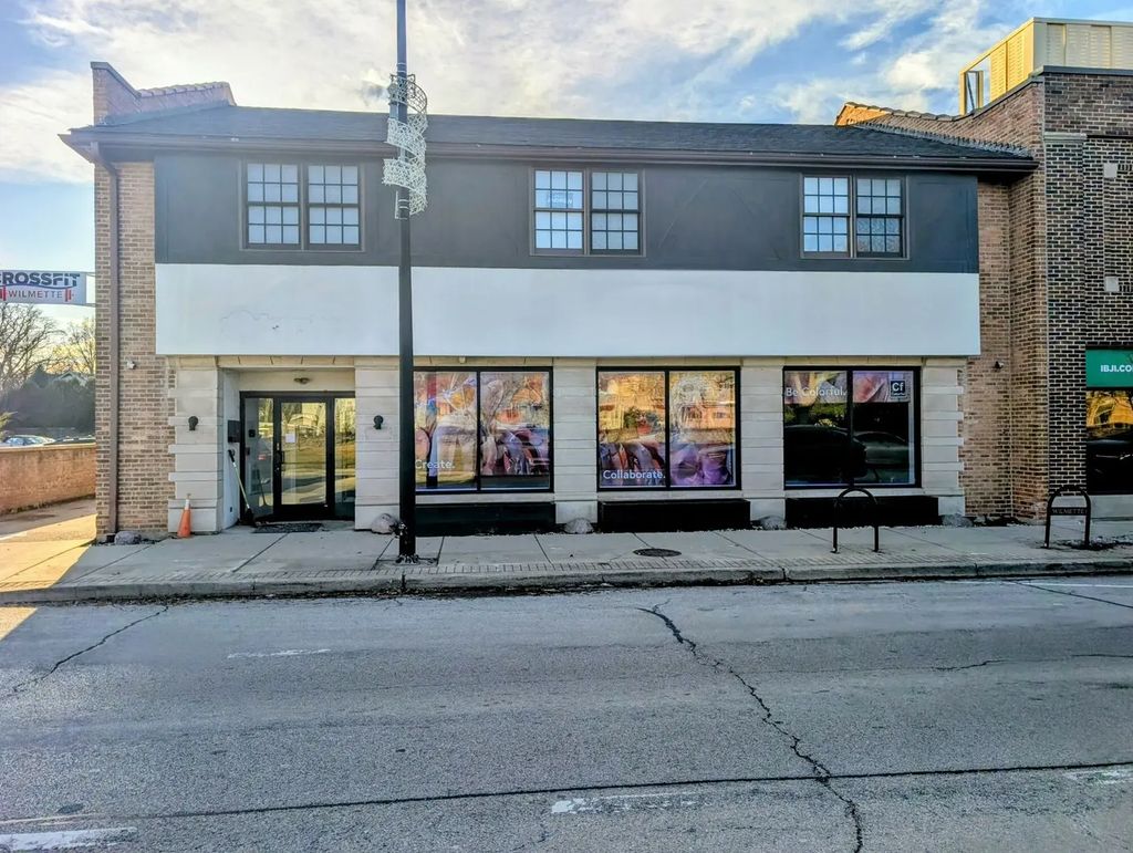 517 Green Bay Road, Wilmette