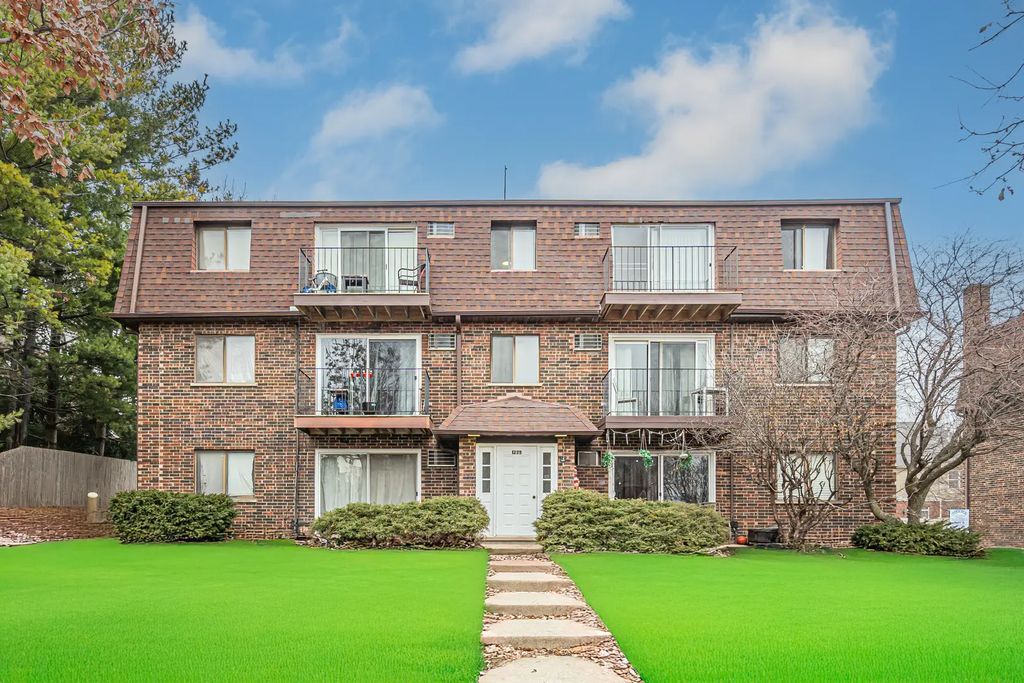 1225 Whispering Hills Court 3b, Naperville
