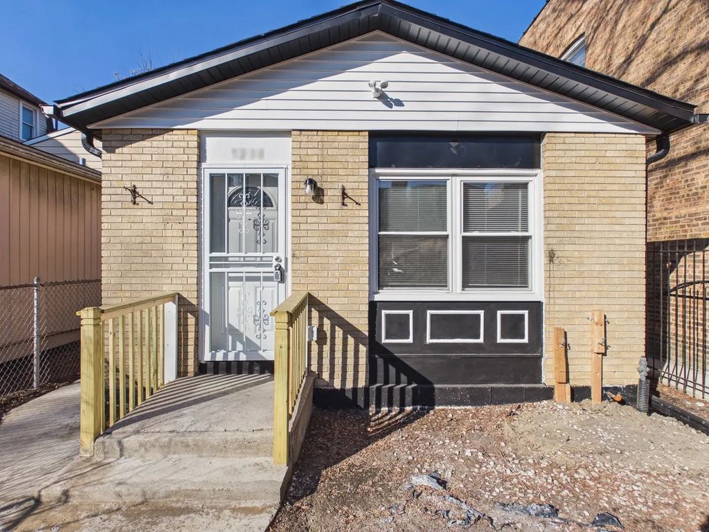 7230 S Champlain Avenue, Chicago