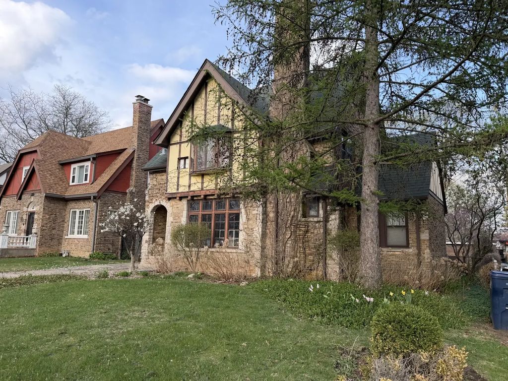 1411 N Jackson Street, Waukegan
