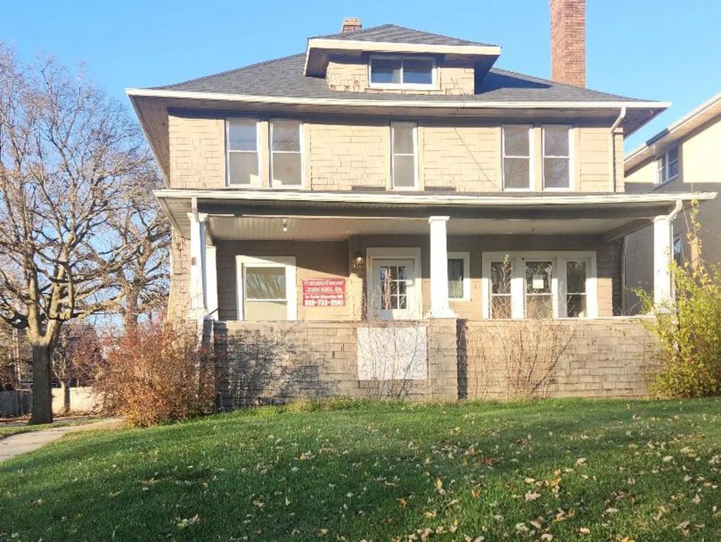 345 Augusta Avenue, DeKalb