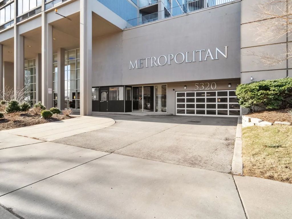 5320 N Sheridan Road E8, Chicago