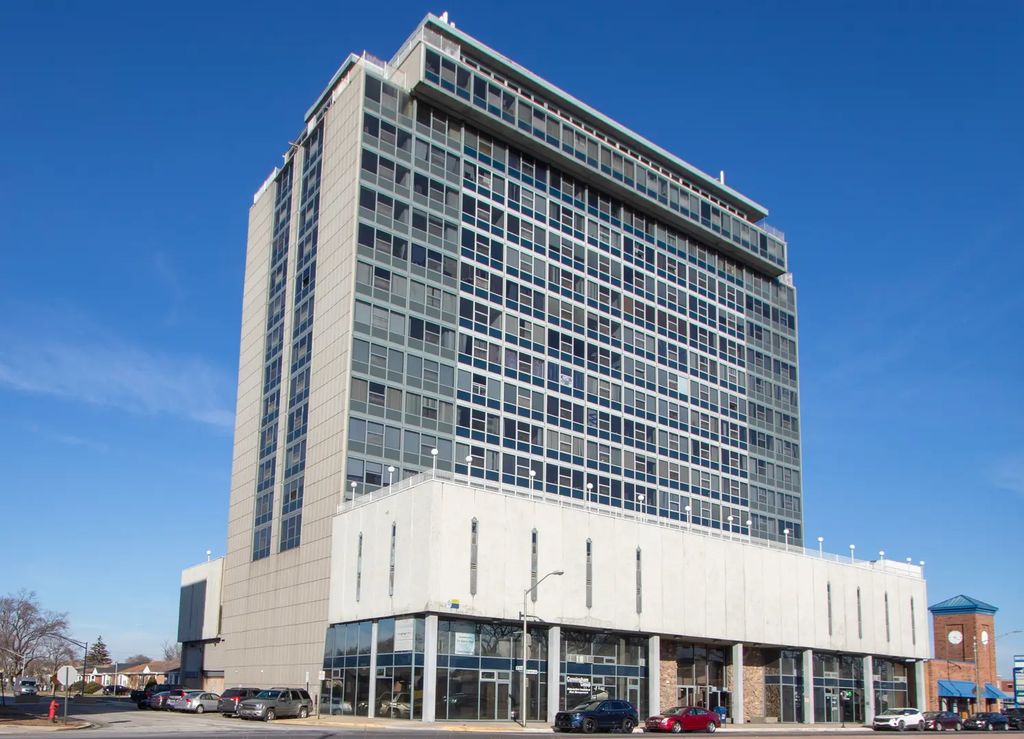 7234 W North Avenue 807, Elmwood Park