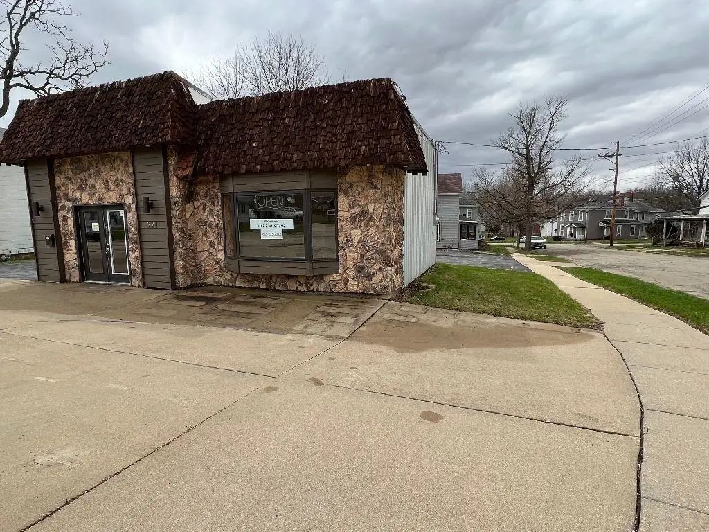 221 W Galena Avenue, Freeport