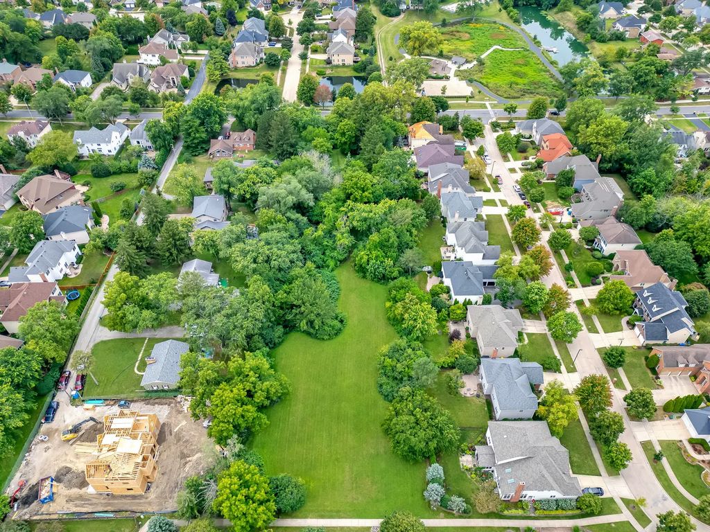 5725 S Wilmette Avenue, Westmont