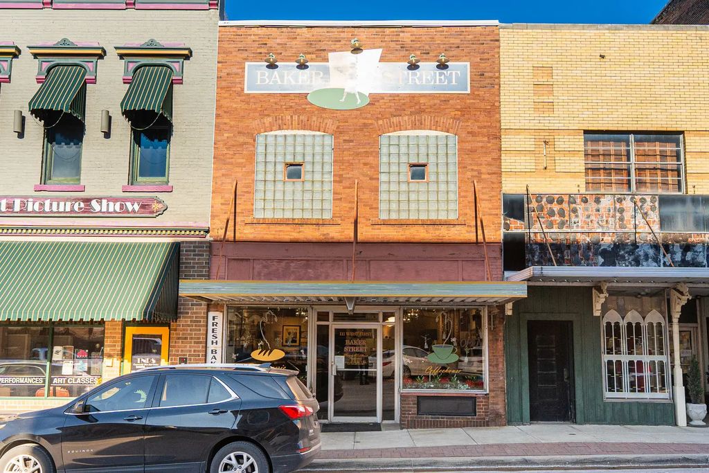 111 W First Street, Dixon