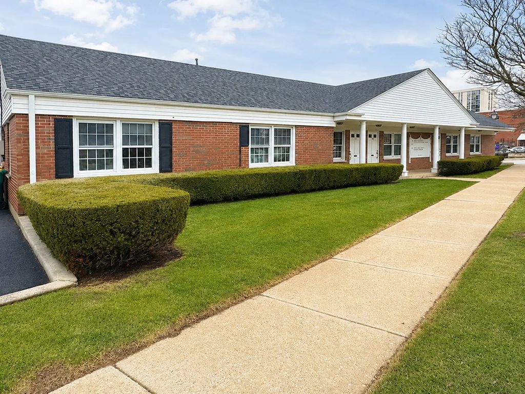 103 Orchard Terrace 103, Lombard