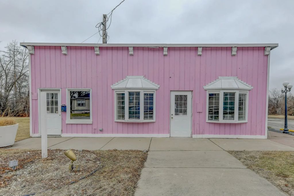 135 E Main Street, Glenwood