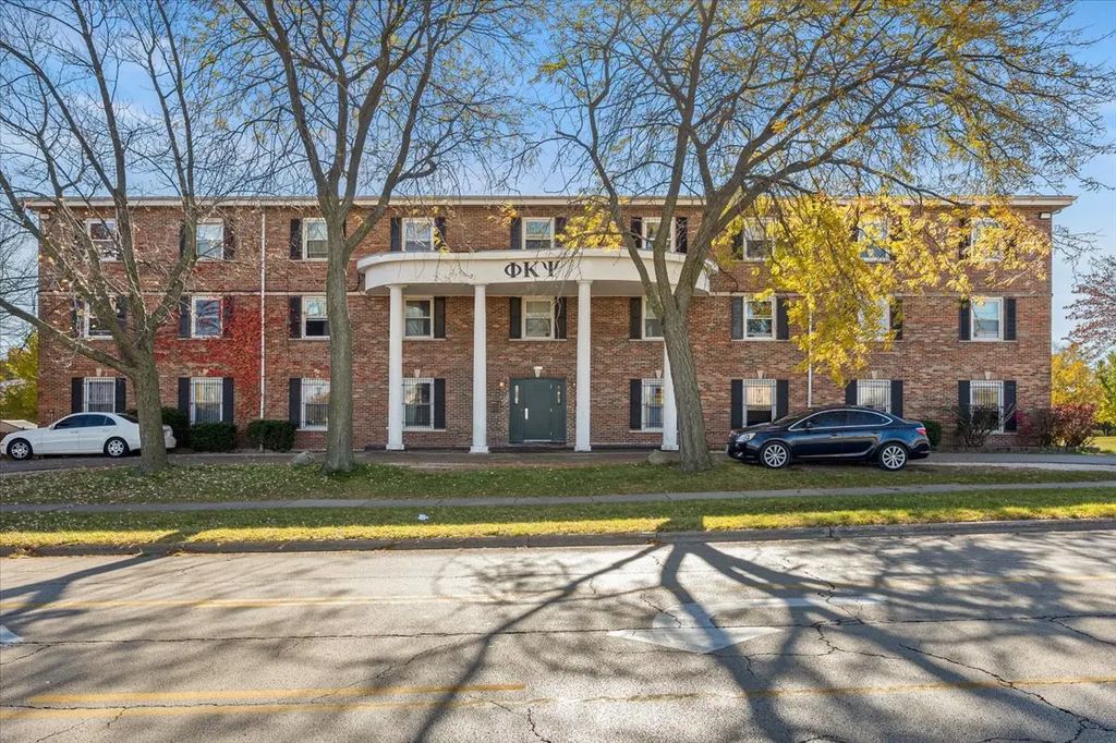 1020 W Hillcrest Drive, DeKalb