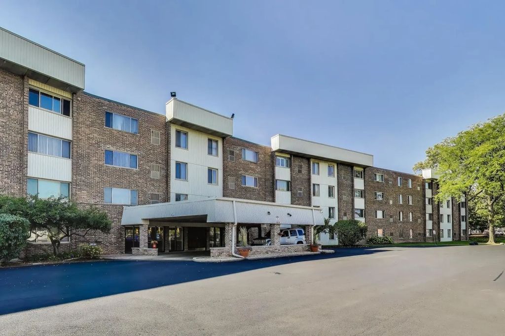 841 N York Street 109, Elmhurst