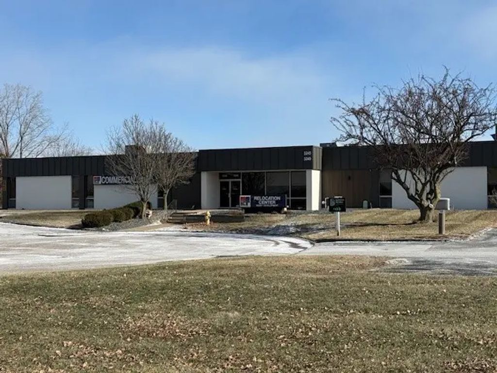 3245 East 35th Street Court, Davenport