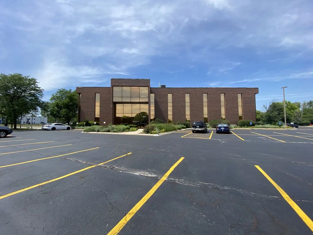 977 N Oaklawn Avenue, Elmhurst