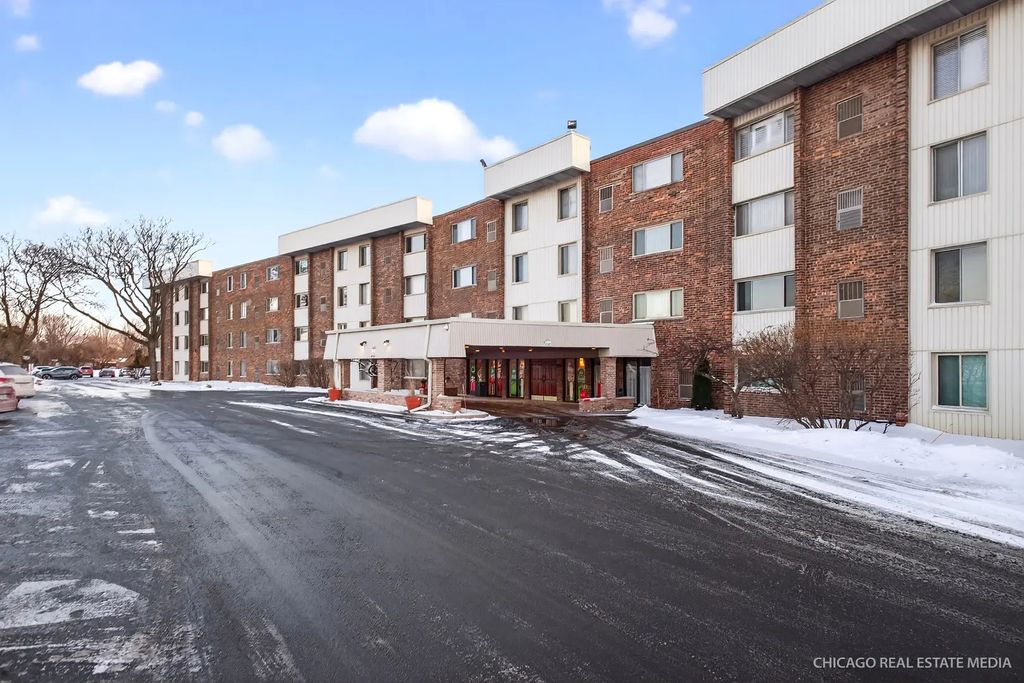 841 N York Road 218, Elmhurst