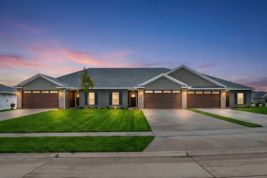 425 N 2nd Avenue, Eldridge