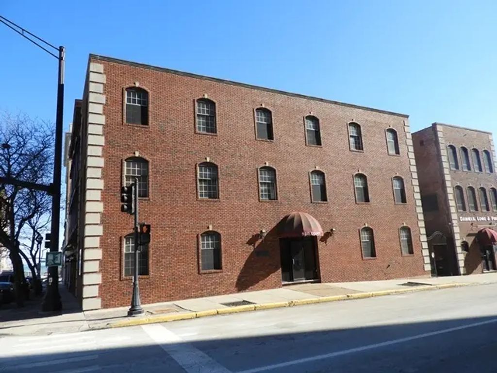 5 S County Street, Waukegan